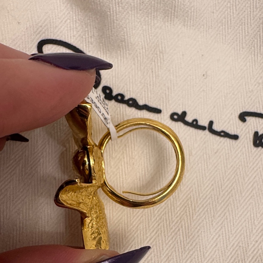 Oscar de la Renta Gold Ribbon Ring - Picture 4 of 4